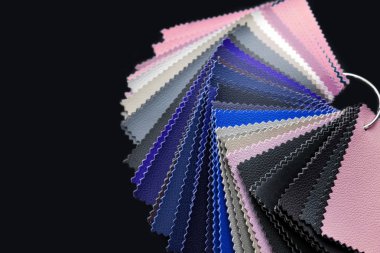 Farklı hakiki deri malzeme örnekleri ile bir katalog