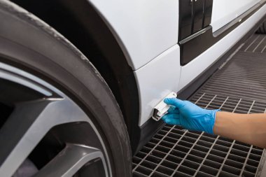 The process of applying a nano-ceramic coating on the white car'