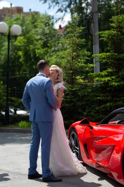 Düğünde genç ve güzel bir çift gelin ve damat...