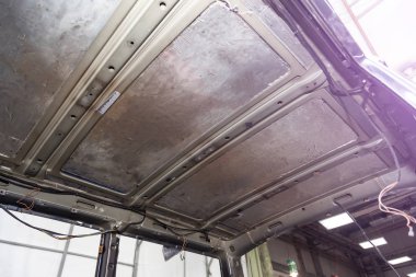Gürültü insu üç kat ile bir minibüs gövdesi içinde araba tuning
