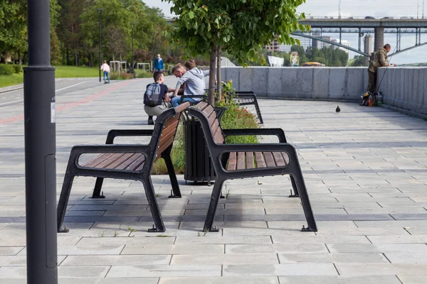 City Park Promenade Covered Paving Slabs Wooden Benches People Relax — Stock Photo, Image