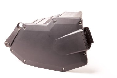 Havalandırma için siyah plastikten yapılmış araba motorunun emme manifoldunu temizlemek ve tozun yolcu bölümüne girmesini engellemek için filtre konutu. Otomatik ayrıştırma için yedek parça sat.