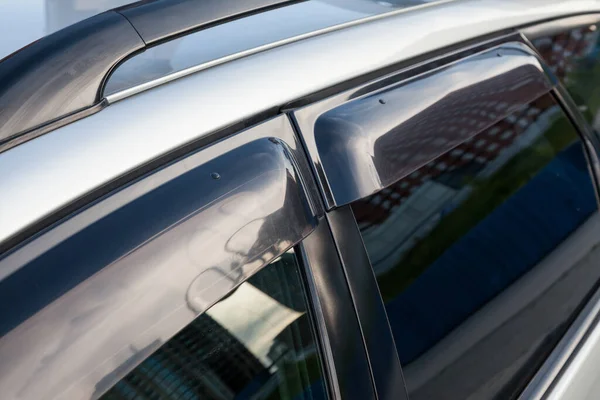 Primer Plano Las Ventanas Laterales Coche Sedán Con Almohadillas Oscuras — Foto de Stock