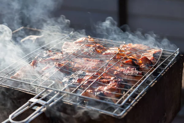 Een Close Van Het Proces Van Het Grillen Van Varkensvlees — Stockfoto