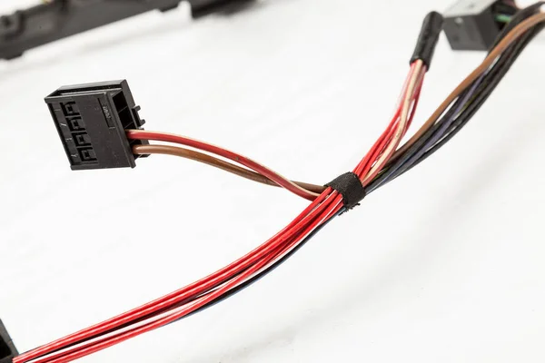 Kabel Matowych Drutów Różnych Kolorach Złączami Przewodach Elektrycznych Samochodu Linia — Zdjęcie stockowe