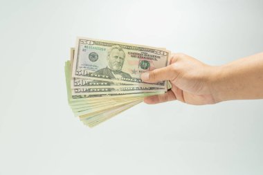 Elli ve Yirmi yığını yeni bize yandan para beyaz arka plan üzerinde izole Amerikan Doları yakın çekim.