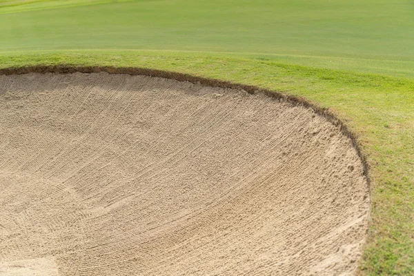 Vackra Bunkrar Sand Och Grönt Gräs Golfbana — Stockfoto
