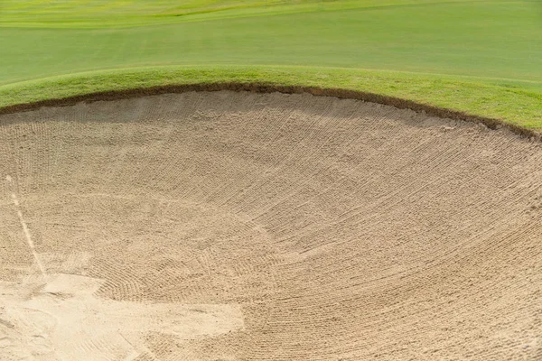 Piękny Bunkrów Piasek Zielona Trawa Pole Golfowe — Zdjęcie stockowe