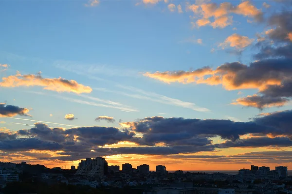 Paisaje Urbano Temprano Mañana Cielo Azul Las Nubes Son Color — Foto de Stock