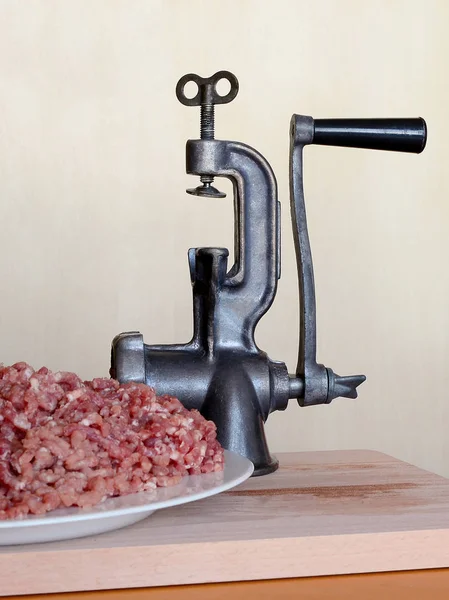 White Plate Mince Vintage Manual Meat Grinder Turned Upside Wooden — Stock Photo, Image