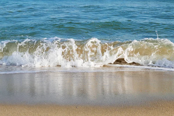 Fechar Onda Mar Com Espuma Branca Vem Terra Onda Mar — Fotografia de Stock