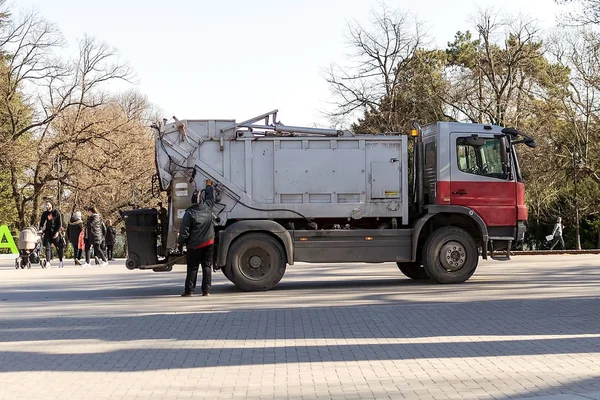 Βάρνα Βουλγαρία Φεβρουαρίου 2019 Χειριστής Της Πρέσσας Ελέγχει Άδειασμα Του — Φωτογραφία Αρχείου