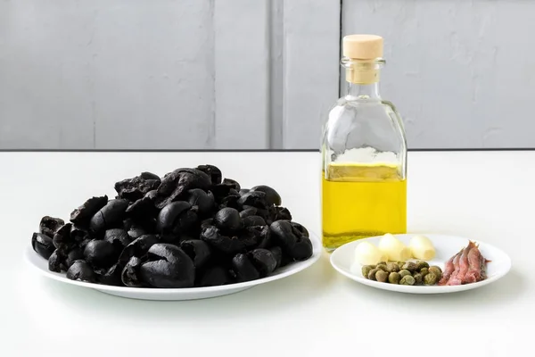 Ingredientes para cocinar tapenade de oliva negro en casa — Foto de Stock