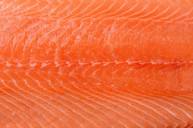 Çiğ somon fileto. Taze kemiksiz somon eti yüzeyi. Turuncu balık eti. Sağlıklı beslenme, deniz ürünleri tarifi ve organik omega-3 için tasarım öğesi. Tam çerçeve.