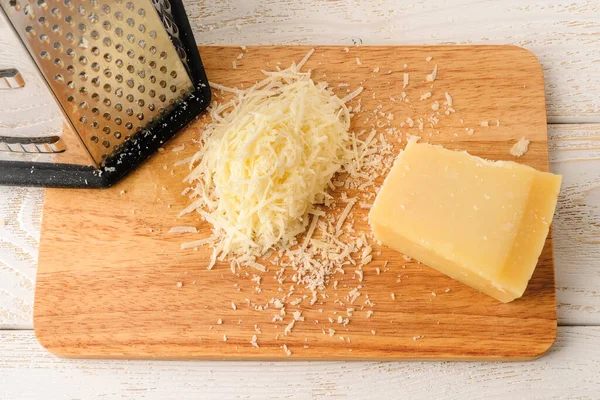 Wedge Tradičního Italského Tvrdého Sýra Grana Padano Nebo Parmesan Strouhaného — Stock fotografie