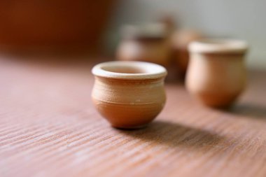 Küçük kil tencere fısıltı