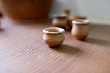 Küçük kil tencere fısıltı