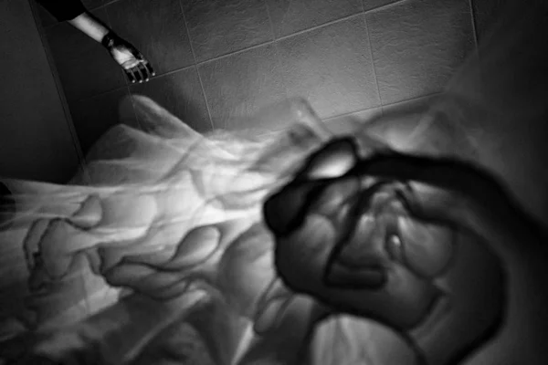 Düğün gününde gelinlik hazırlanırken, Deva, Romanya, 2019