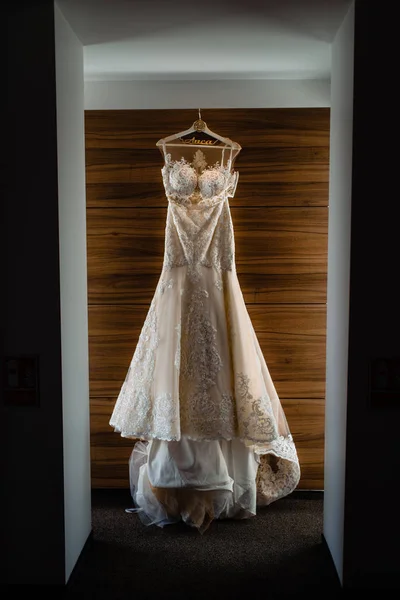 Romanya, 2019 'da hazırlanan fotoğraf çekiminde gelinlik