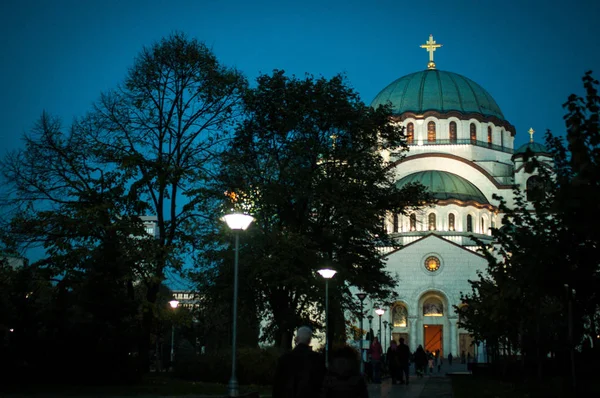 Katedral, 2018 yılında gece Belgrad 'ı oluşturdu.
