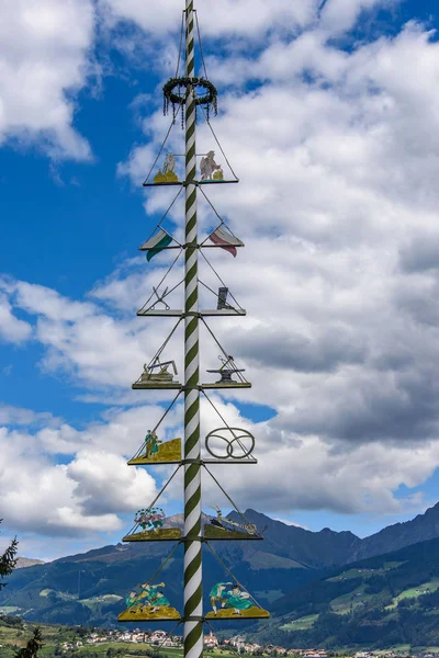 Maypole Près Brasserie Forst Vinschgau Tyrol Sud — Photo