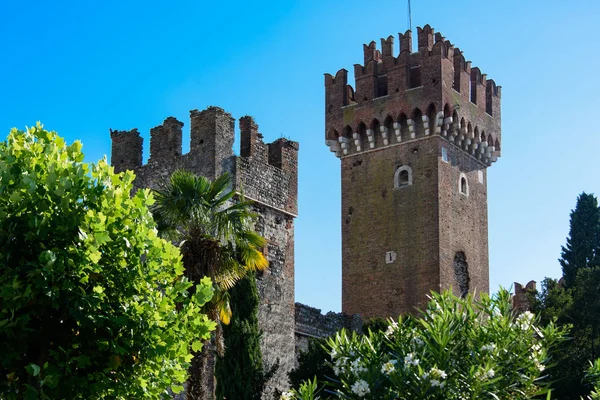 Toren Van Het Kasteel Van Lazise Van Scaligero Het Gardameer — Stockfoto