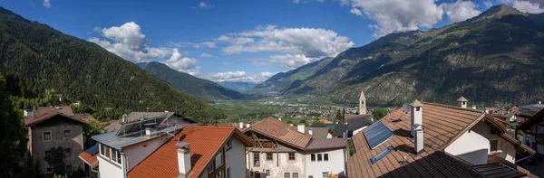タレスの村の屋根から見た Vinschgau Valley — ストック写真