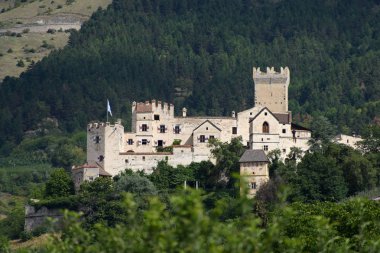 Churburg Ortaçağ Kalesi içinde Vinschgau, South Tyrol bölgesindeki Schluderns Köyü