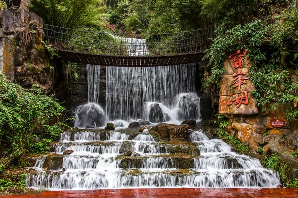 Cascade Artificielle Dans Région Pittoresque Lac Baofeng Près Zhangjiajie — Photo