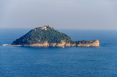 Gallinara Adası