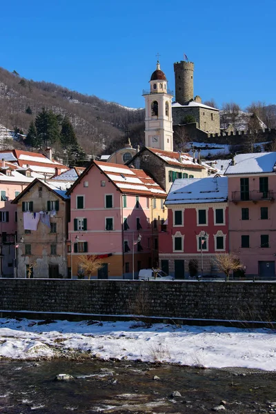 Pueblo de Campo Ligure bajo la nieve —  Fotos de Stock