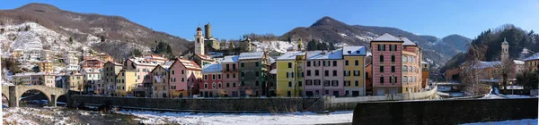 Pueblo de Campo Ligure bajo la nieve — Foto de Stock