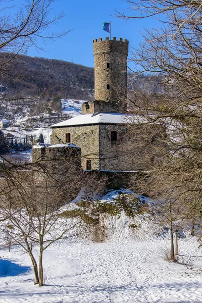 Zamek Campo Ligure pod śniegiem — Zdjęcie stockowe