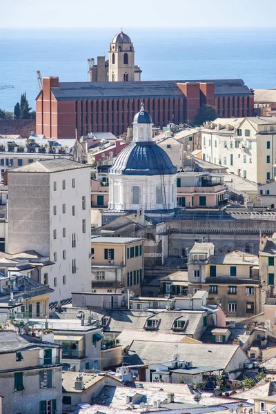 Вид на старый город Генуи — стоковое фото