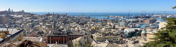 Uitzicht over de oude stad van Genua — Stockfoto