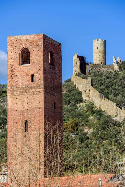 Castelo e Torre de Monte Ursino — Fotografia de Stock