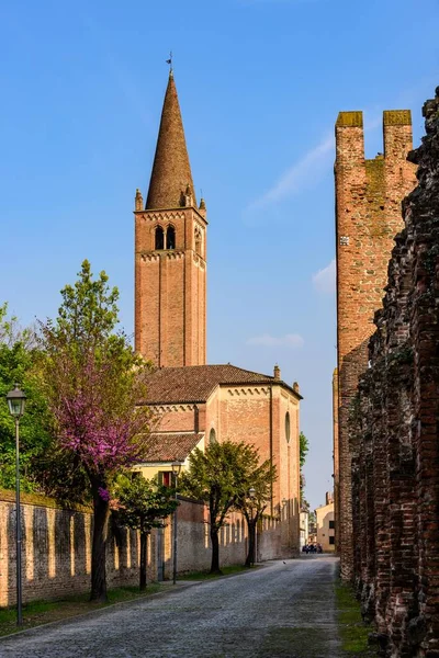 San Francesco-kyrkan i Montagnana — Stockfoto