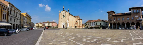 Główny plac w Montagnana — Zdjęcie stockowe