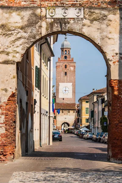 Věž s hodinami v Castelfranco Veneto — Stock fotografie