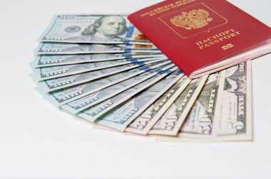 Pasaport ve para. biyometrik pasaport ve iki banknot yüz dolar için ücretsiz seyahat vize