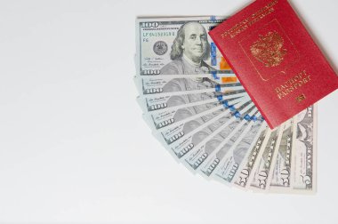 Pasaport ve para. biyometrik pasaport ve iki banknot yüz dolar için ücretsiz seyahat vize