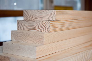 Ahşap panoları, ahşap paneller yığını. Ahşap plakalar. Ahşap stok.