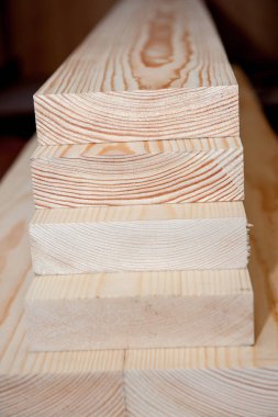 Ahşap panoları, ahşap paneller yığını. Ahşap plakalar. Ahşap stok.