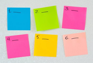 Çıkartmalar hafta planı. Renkli çıkartmalar. Ofis formları ve boş çıkartmalar.