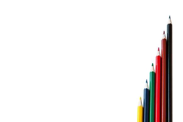 Crayons de couleur sur fond blanc. Plusieurs crayons différents . — Photo