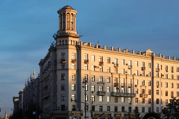 Stary budynek sowiecki na Trerskoy Bulvar, Moskwa, Rosja. — Zdjęcie stockowe