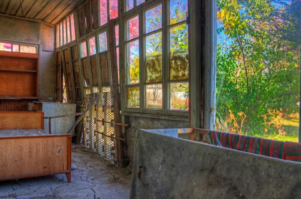 Terk edilmiş insanlar tarafından terk edilmiş bir yer.