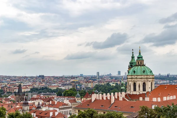 布拉格， 捷克共和国 - 2014年7月11日： 布拉格全景 — 图库照片