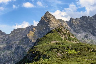 Tatra Dağları'nın manzarası. Koscielec Tepesi.