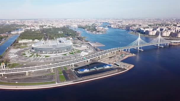 Légi Felvétel Labdarúgó Stadion Szigeten Repülés Autópályán Hídja Finn Öböl — Stock videók